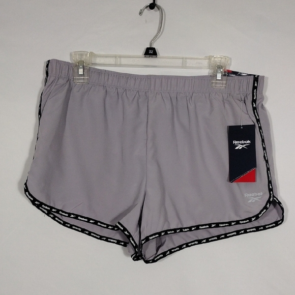 NWT Reebok Silver Sconce Fast Track Shorts size Large - Picture 1 of 11